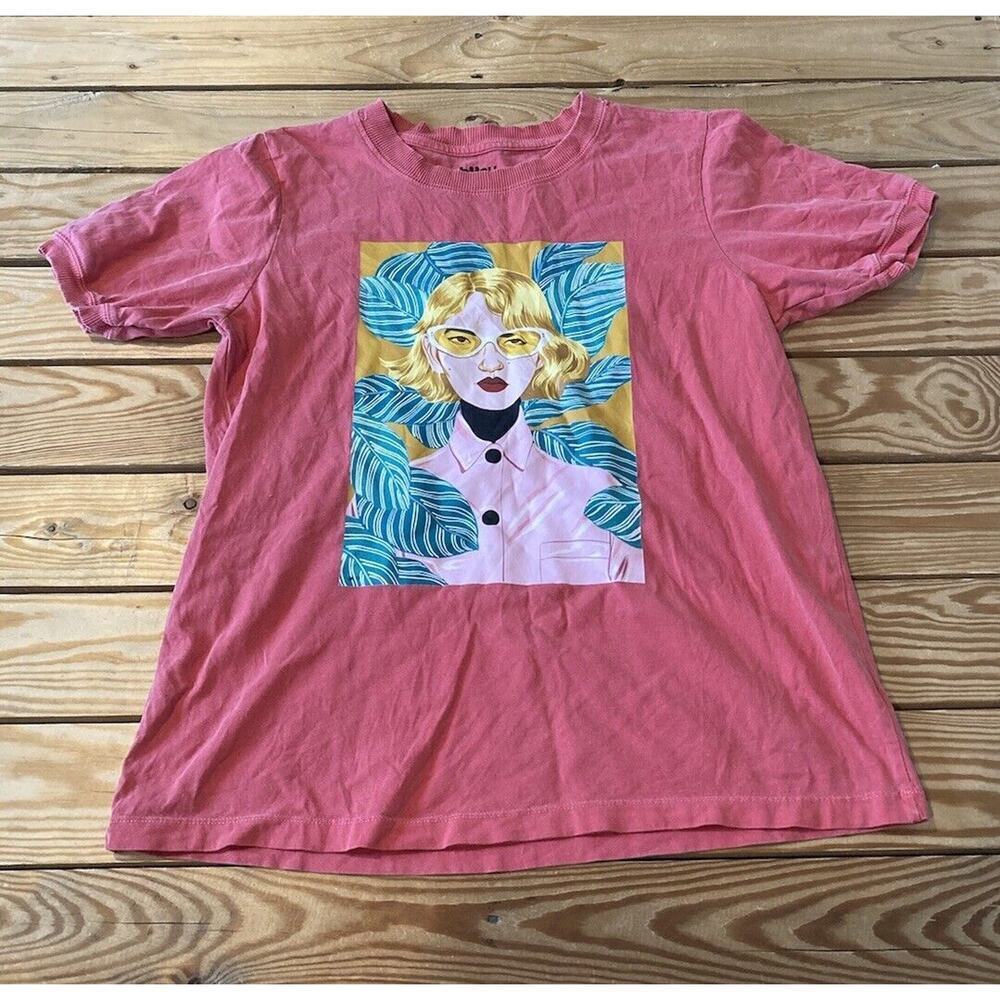 Bijou Karman Graphic T Shirt Size Medium Women’s Pink Short Sleeve